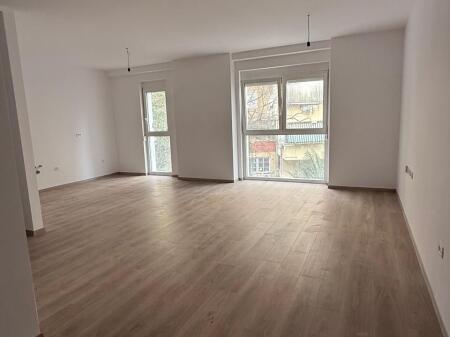 Zyre me qira tek Air Albania