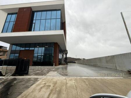 We sell a multifunctional property in the Vaqarri area!