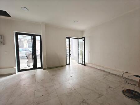 Jepet me qera Dyqan ne Kinostudio