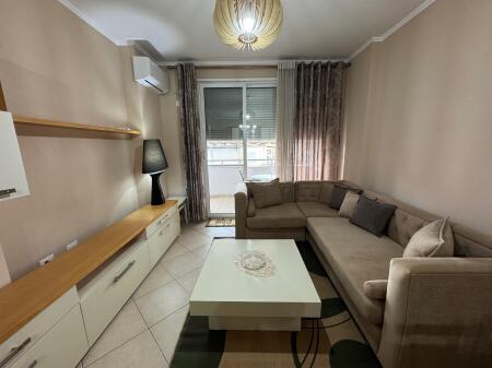 Jepet apartament me qera 1+1