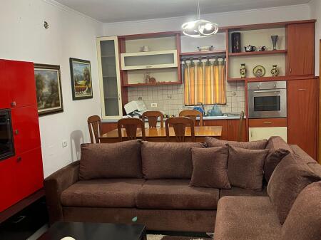 Xhamllik Tek Venuja Jepet Shtepi Me Qera 2+1 Plus Dy Poste Parkimi