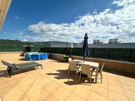 Kemi Penthouse me pamje nga deti  për qira afatgjatë në Vlorë