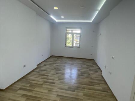 Affittiamo un appartamento 2+1 vicino alla Libreria Universitaria per ufficio o abitazione