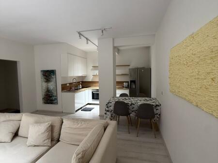 Kodra Diellit, affittasi appartamento 2+1! 600 Euro