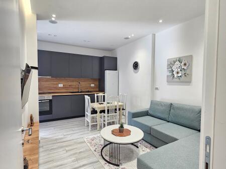 🏢Nella zona di Shkozes, Residenza Relux, si affitta appartamento 1+1+deposito, arredato. 40.000 Leke   