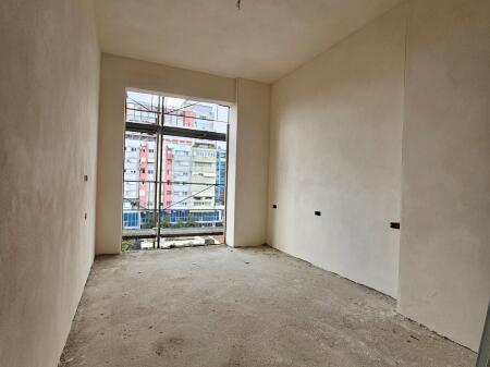 Shitet 2+1+2wc & Ballkon + post parkimi  📍 Fusha e Aviacionit *( 170.000 Euro )* - Laprake | Ne Fazë Ndërtimi mbaron per 7 muaj. Kati 4