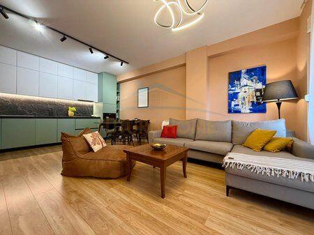 Shitet, Apartament 2+1, Rruga e Barrikadave, Tiranë