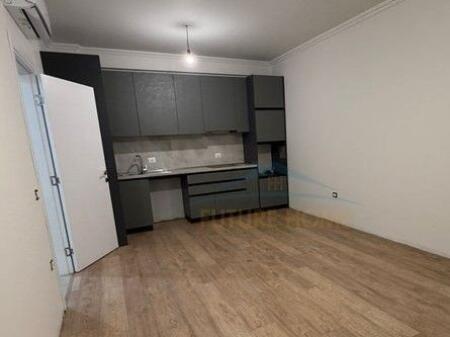 Office space for rent at Komuna e Parisit