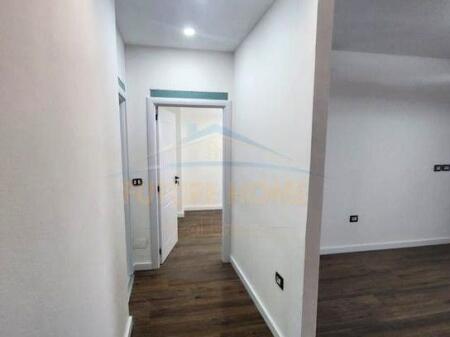 • Mundesi shitje me KREDi , Apartament 1+1 + Verande , Komuna Parisit , perballe "Ola Fast"