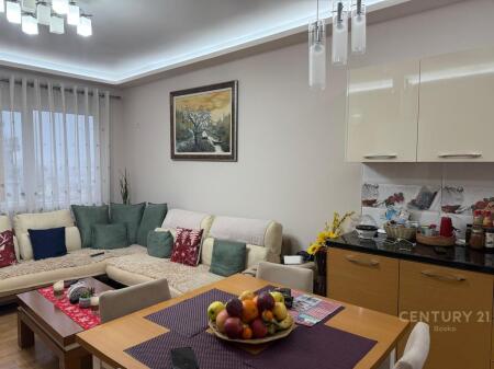 Shitet apartament 2+1 në Astir, pranë Bar Artistit