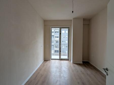 Shitet apartament 3+1+3 Tualete, Rruga Anton Lufi , Komuna e Parisit!