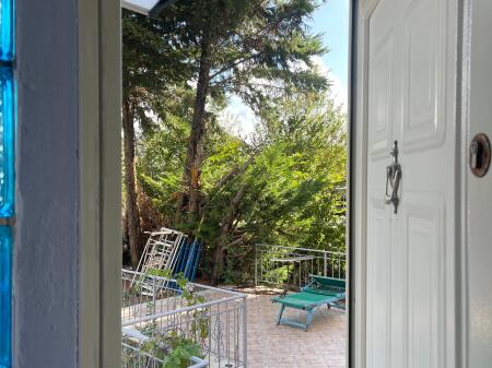 APARTAMENT 1+1 ME VERANDE 30m2+ 2 VENDE PARKIMI