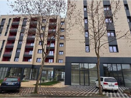 SHITET APARTAMENT 2+1+2 ME VERANDË – PASKUQAN!