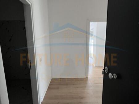 Apartament ne shitje 2+1+Verande, Unaza e Re.