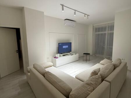 🏢Kodra e Diellit,prane Market Aldi  jepet me qera apartament,2+1,i mobiluar.600Euro      