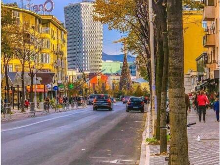 Shop for rent in Bllok.