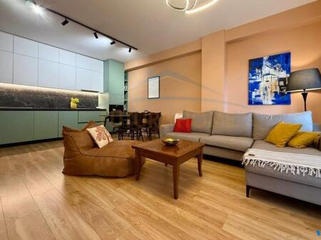 SHITET APARTAMENT 2+1 RRUGA E BARRIKADAVE