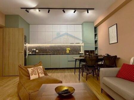 Shitet, Apartament 2+1+2, Rruga e Barrikadave, Tiranë