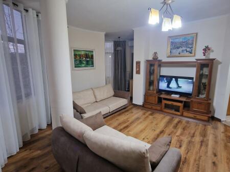 Apartment 2+1 for rent at Pazari I ri