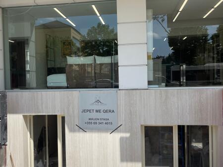 Locale commerciale in affitto fronte strada a Vasil Shanto