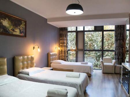 HOTEL FOR RENT 3 FLOORS LAPRAKE 5,000 EURO