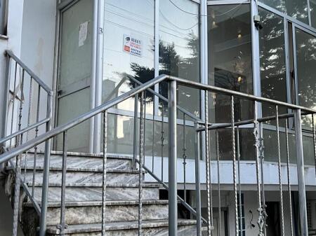 GOLEM GARSONIERE ME BALLKON, HYRJE TE VECUAR