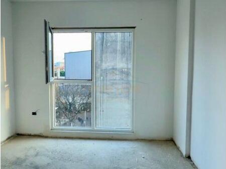 Shitet, Apartament 1+1, Kamez, Tiranë.