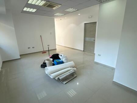 🏢 OFFICE FOR RENT – AMBASSADOR 3