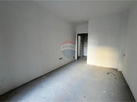 Apartament 1+1 per shitje, prane Bulevardit te Ri!