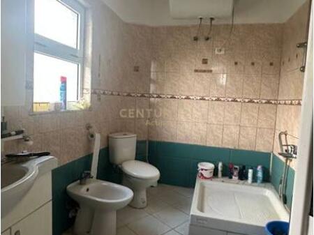 Villa for sale in Peze e Vogel near Lapidari.