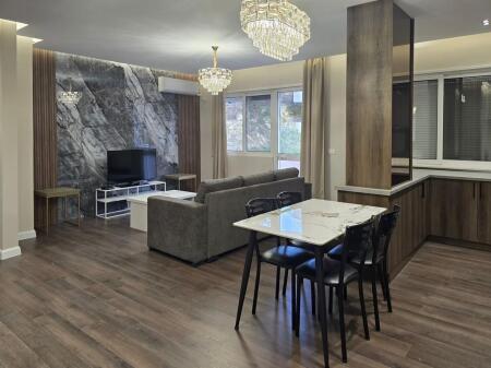 Shesim super apart 2+1+2 te Xhamia te Kopshti Botanik