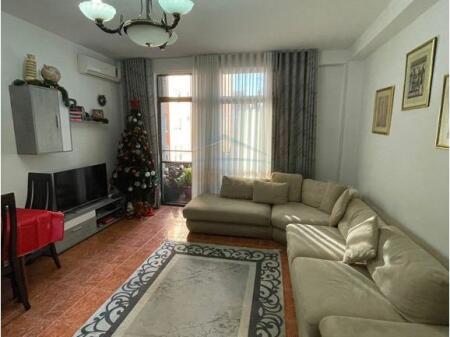 SHITET APARTAMENT 2+1+2 NE BLLOK, KAFE ROMA