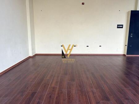 JEPET AMBIENT BIZNESI 75 M2 ME QIRA TE QYTETI STUDENTI 800 EURO