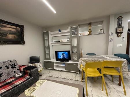 Shtepi Private 1+1 me Qira Prane Shkolles se Kuqe