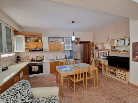 Apartament 2+1 me qera ne Rr. Pelivan Leskaj,Vlore