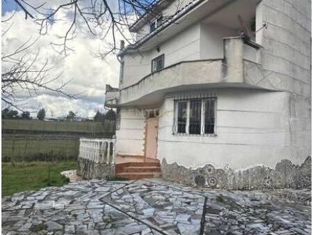 Villa for sale in Peze e Vogel near Lapidari.