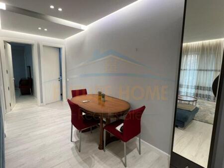 Shitet apartament 2+1+2 Rruga e Barrikadave