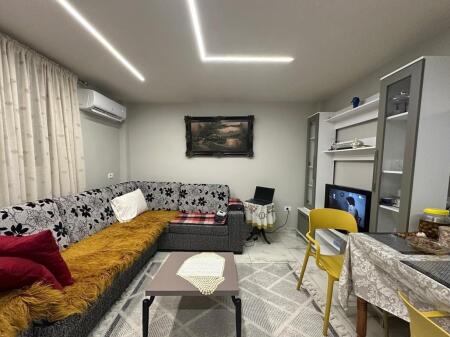 Shtepi private 1+1 per qira te Shkolla e Kuqe