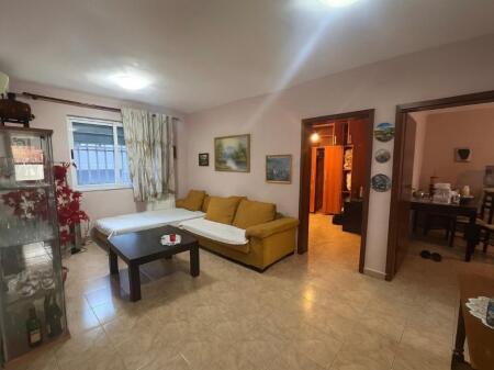 2+1 apartment for sale near the United School