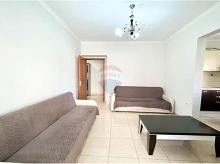 APARTAMENT 1+1 ME QIRA, TEK MEDRESEJA  !
