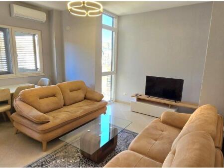 Shitet apartament 2+1+2 Ballkone në zonën e Liqenit të Thatë, pranë Hotel Radisson.