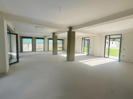 BUSINESS PREMISES +LAND NEAR TEG 3,000 €