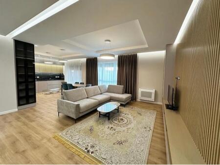 Apartament 3+1 per qira tek Montesori Schl tek Liqeni i Thate.