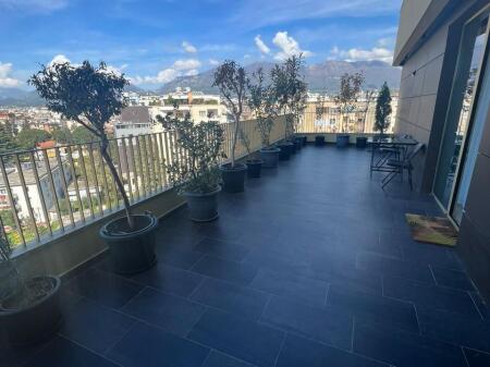 Affittasi appartamento 2+1+2 con veranda + posto auto vicino a Air Albania, Golden Park Residence