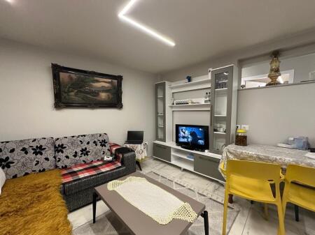 Private house 1+1, Red School!