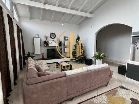 Jepet me qira  Apartament 4+1 i mobiluar