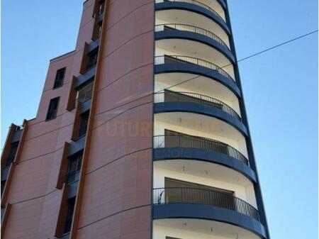 Shitet, Apartament 1+1, tek kompleksi Grand, Tiranë.