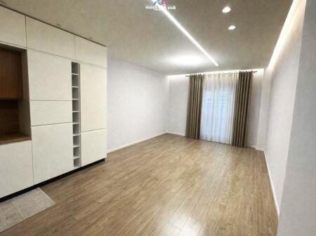 Zyre Me Qera 2+1 Tek Univers City (ID BZ2785) Tirane