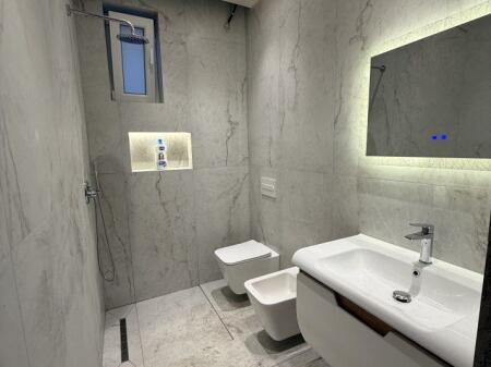 VILE ME QERA 2-KATESHE RRUGA E KAVAJES 2.000 EURO