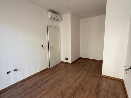 APARTAMENT PER QERA 1+1 TEK ZOGU I ZI